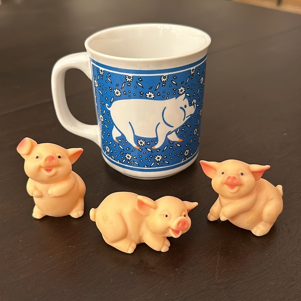 Pig Lover Bundle Vintage Coffee Mug Cup & 3 Plastic Pig Figurines